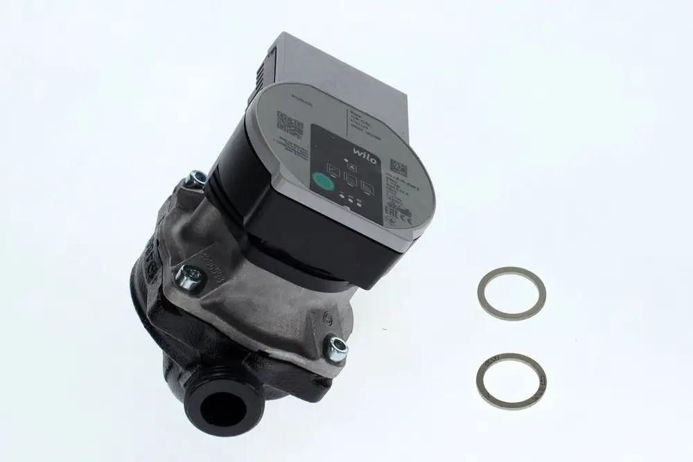 Bosch-Pumpe mit einem grauen Oberteil und einer schwarzen, metallischen Unterseite, daneben zwei Unterlegscheiben.